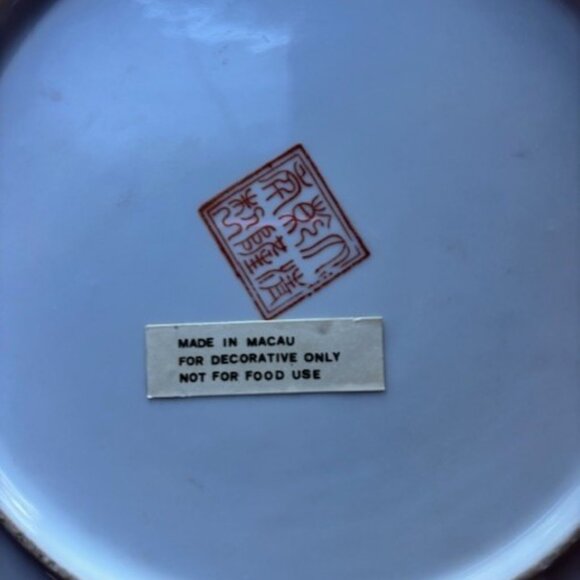 Vintage Fu Fat Porcelain Scalloped Hand Painted Accents Macau Bird Flowers Plate - Picture 7 of 7